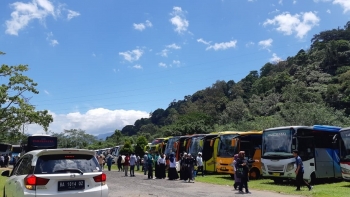 Kunjungan Mahasiswa Universitas Baiturrahmah Padang ke Objek Wisata Taman Muko-Muko Maninjau
